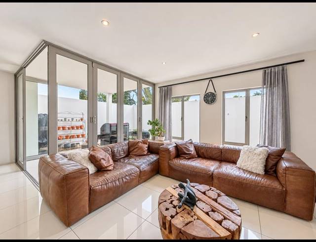 3 BEDROOM TOWNHOUSE FOR SALE IN BRYANSTON